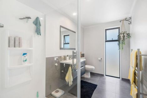 Photo of property in 9 Kahukaka Road, One Tree Point, 0118