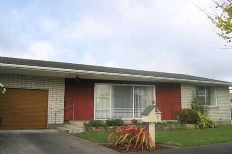 Photo of property in 1a Tabak Crescent, Takaro, Palmerston North, 4412