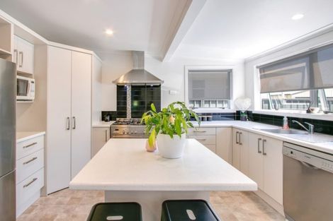 Photo of property in 28 Avenue Road, Greenmeadows, Napier, 4112