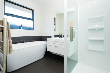 Photo of property in 130 Brookvale Road, Havelock North, 4130