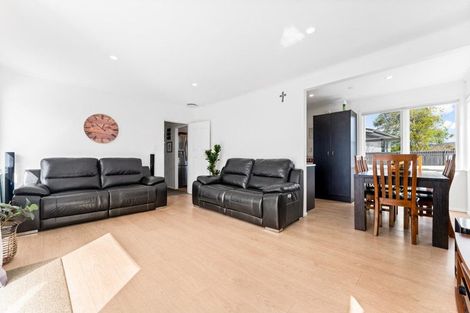 Photo of property in 15 Lendic Avenue, Henderson, Auckland, 0612