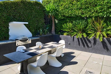 Photo of property in 43 The Crescent, Roseneath, Wellington, 6011