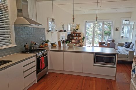 Photo of property in 56 Fairview Crescent, Kelburn, Wellington, 6012