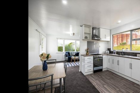 Photo of property in 1a Link Road, Newlands, Wellington, 6037