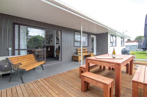Photo of property in 6 Robinson Crescent, Westbrook, Palmerston North, 4412