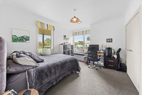 Photo of property in 32 Arthur Road, Paraite, New Plymouth, 4373