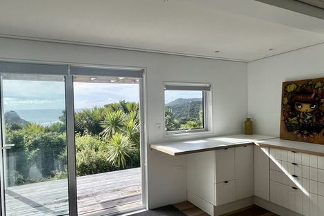 Photo of property in 15 Piha Road, Piha, New Lynn, 0772