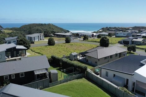 Photo of property in 2 Pipi Place, Baylys Beach, 0377