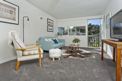 Photo of property in 3/2 Bentley Avenue, Glenfield, Auckland, 0629