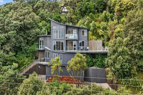 Photo of property in 10 Waitea Road, Muriwai, Waimauku, 0881