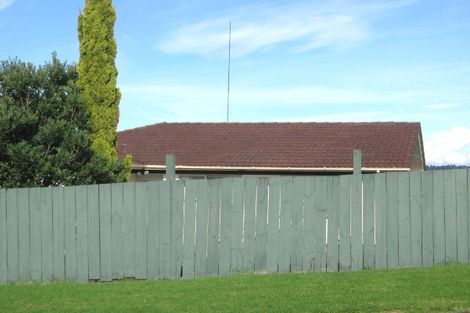 Photo of property in 3 Landow Place, Henderson, Auckland, 0612