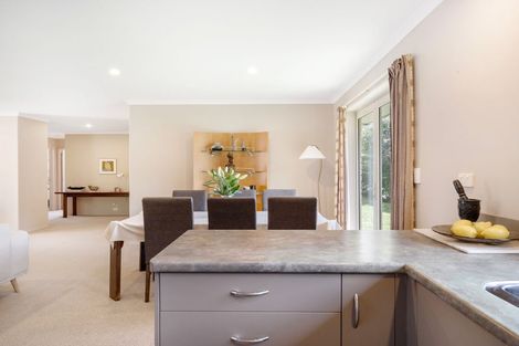 Photo of property in 8 Libra Place, Kawaha Point, Rotorua, 3010