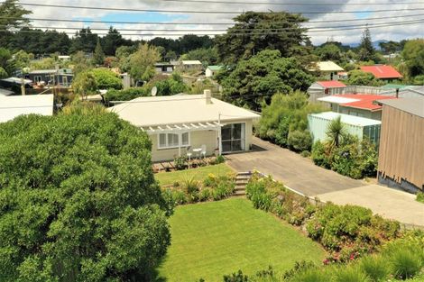 Photo of property in 14 Kent Avenue, Waitarere Beach, Levin, 5510