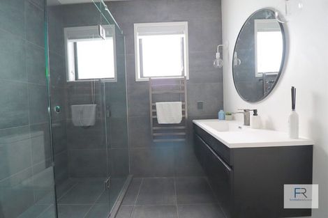 Photo of property in 4 Tapuwae Way, Mangere Bridge, Auckland, 2022