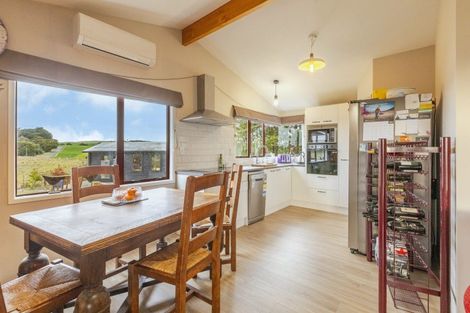 Photo of property in 831 Te Onepu Road, Te Onepu, Hastings, 4174