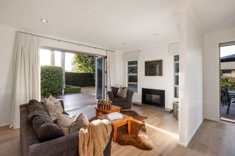 Photo of property in 5 Cooper Crescent, Cambridge, 3434