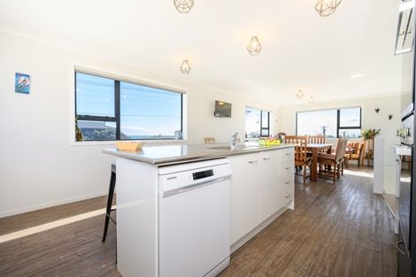 Photo of property in 17 Marine Parade South, Foxton Beach, Foxton, 4815