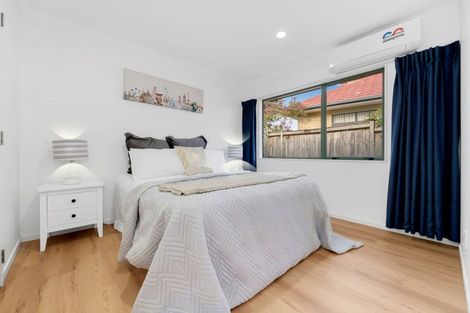 Photo of property in 5 Point View Link, East Tamaki Heights, Auckland, 2016