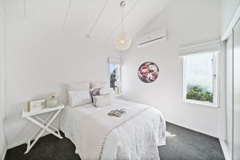 Photo of property in 1/195 Fisher Parade, Farm Cove, Auckland, 2012