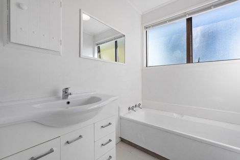 Photo of property in 10 Rena Place, West Harbour, Auckland, 0618