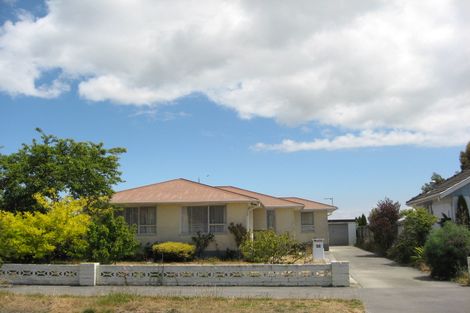 Photo of property in 33 Lamorna Road, Parklands, Christchurch, 8083