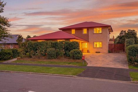 Photo of property in 31 Willowview Drive, Redwood, Christchurch, 8051