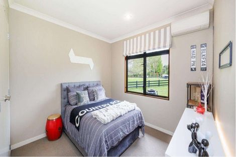 Photo of property in 7 Titirangi Drive, Fitzherbert, Palmerston North, 4471
