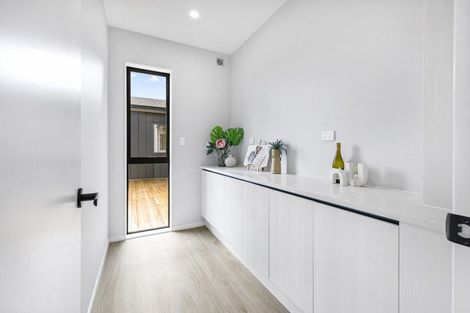 Photo of property in 63 Mcindoe Road, Kumeu, 0810