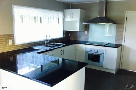 Photo of property in 38 Highland Park Drive, Highland Park, Auckland, 2010