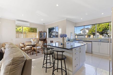 Photo of property in 76 Baverstock Road, Flat Bush, Auckland, 2016