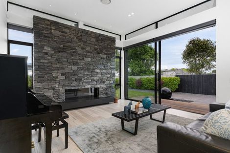 Photo of property in 49 Saint Andrews Square, Strowan, Christchurch, 8052