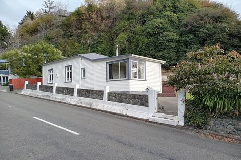 Photo of property in 122 Milton Road, Bluff Hill, Napier, 4110