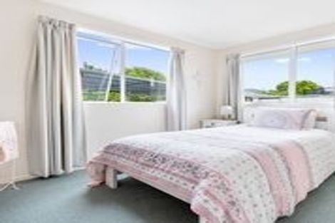 Photo of property in 54a Yeovil Road, Te Atatu Peninsula, Auckland, 0610