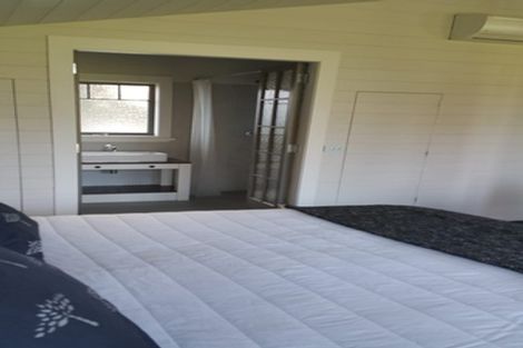 Photo of property in 20 Seabreeze Road, Narrow Neck, Auckland, 0624