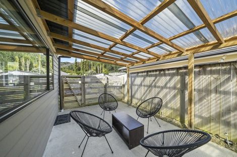 Photo of property in 18 Poppy Watts Grove, Stokes Valley, Lower Hutt, 5019