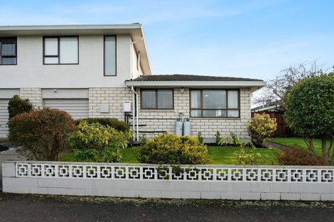 Photo of property in 1a James Condon Place, Redwood, Christchurch, 8051