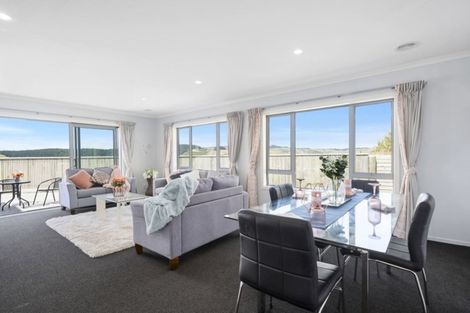 Photo of property in 15 Bickerton Rise, Churton Park, Wellington, 6037