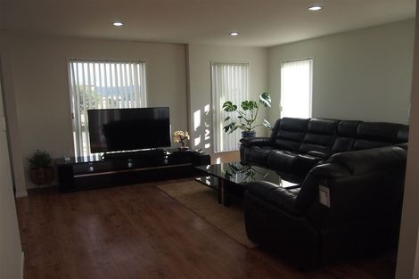 Photo of property in 47 Tiriwa Drive, Massey, Auckland, 0614