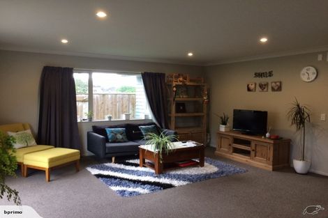 Photo of property in 28 Poppy Watts Grove, Stokes Valley, Lower Hutt, 5019