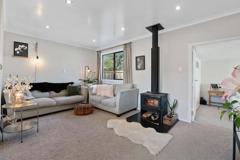 Photo of property in 8b Wyndham Road, Hannahs Bay, Rotorua, 3010