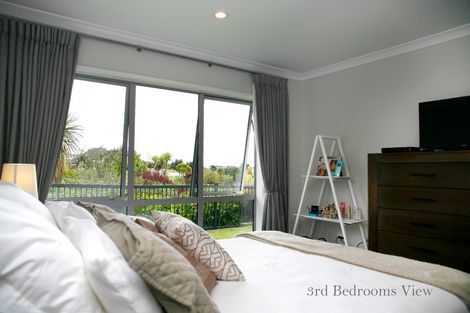 Photo of property in 12 Portofino Point, Karaka, Papakura, 2113