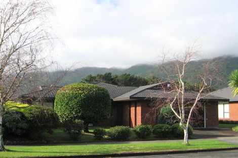 Photo of property in 7 Runanga Grove, Waikanae, 5036