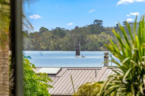Photo of property in 4 Twin Wharf Road, Herald Island, Auckland, 0618