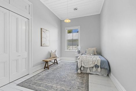 Photo of property in 16 Bracken Street, New Plymouth, 4310