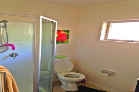 Photo of property in 2/5 Downing Street, Glenfield, Auckland, 0629