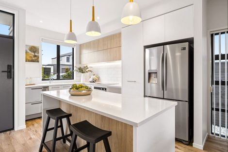 Photo of property in 24 Tapuwae Way, Mangere Bridge, Auckland, 2022