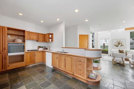 Photo of property in 30 Oxford Terrace, Coromandel, 3506