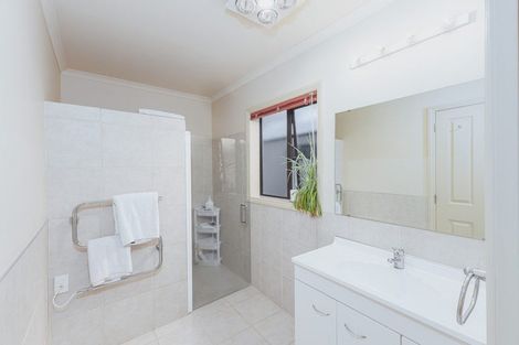 Photo of property in 73 Saint James Drive, Huntington, Hamilton, 3210