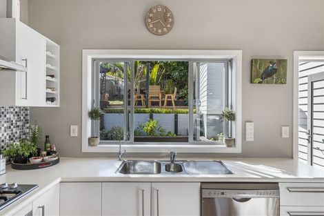 Photo of property in 2/21 Hythe Terrace, Mairangi Bay, Auckland, 0630