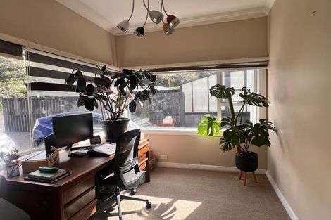 Photo of property in 123 Queens Drive, Lyall Bay, Wellington, 6022